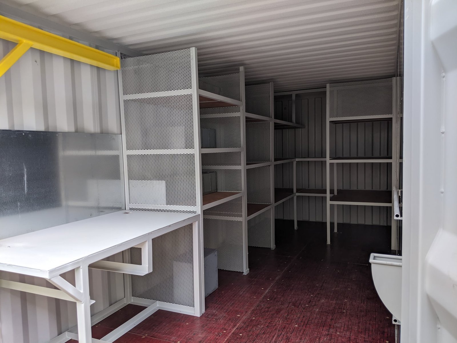 20ft werkplaatscontainers met schappen – gebouwd voor duurzaamheid en prestaties - Imagen 3
