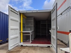 20ft werkplaatscontainers met schappen – gebouwd voor duurzaamheid en prestaties