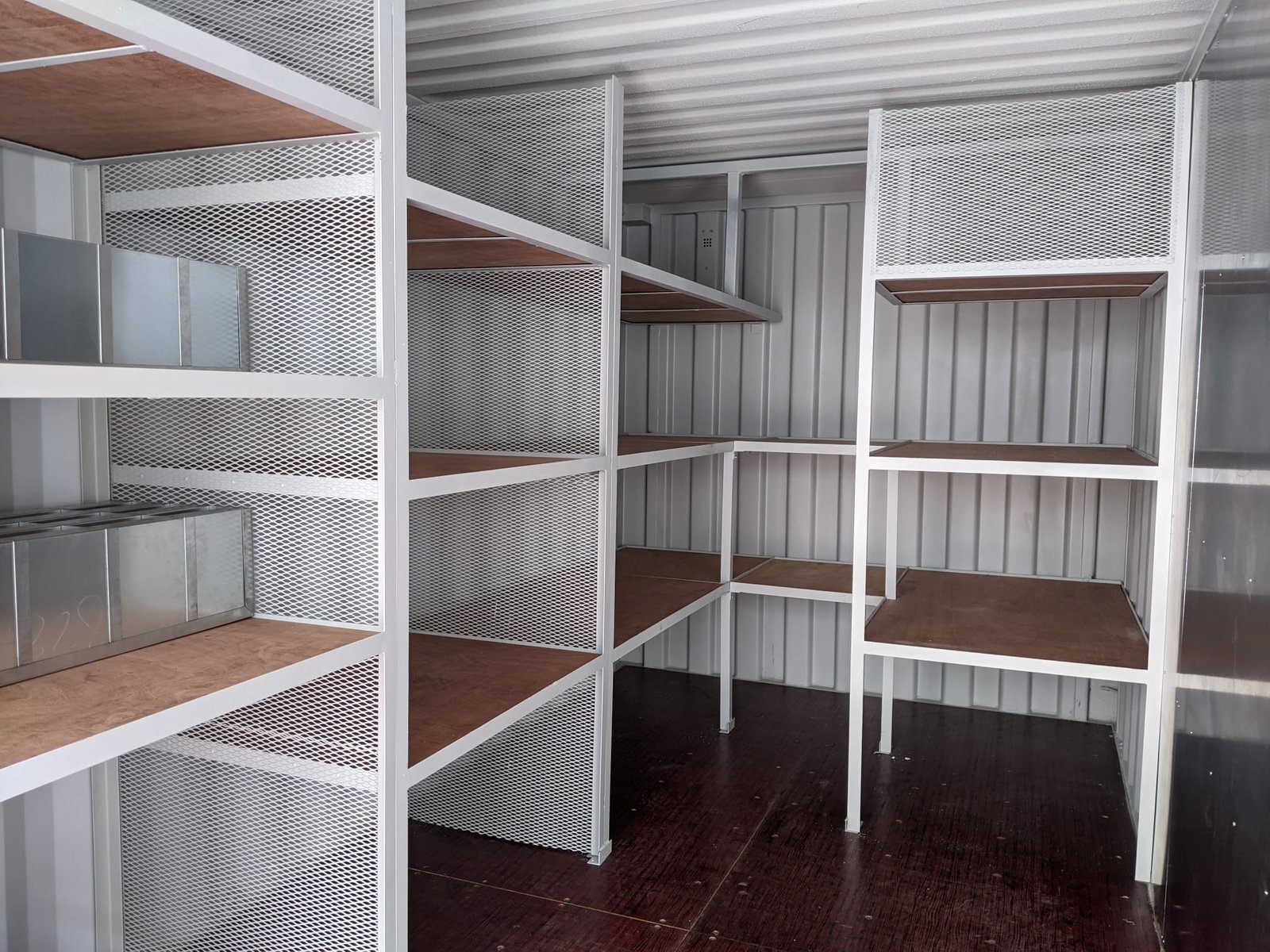 20ft werkplaatscontainers met schappen – gebouwd voor duurzaamheid en prestaties - Imagen 4
