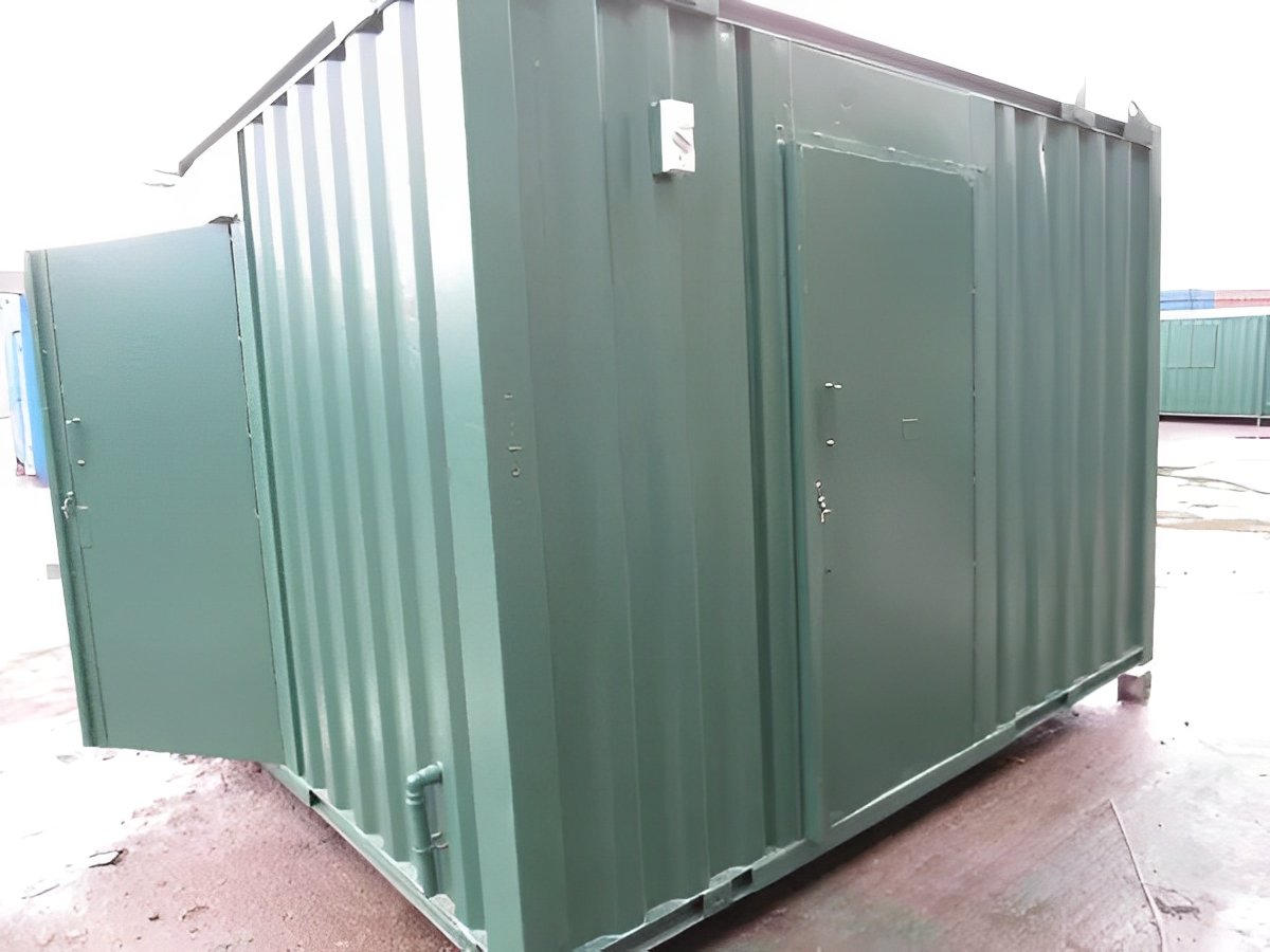 Stalen toiletcabine met 2+1 zitplaatsen, 3,66 m x 2,74 m – Image 2