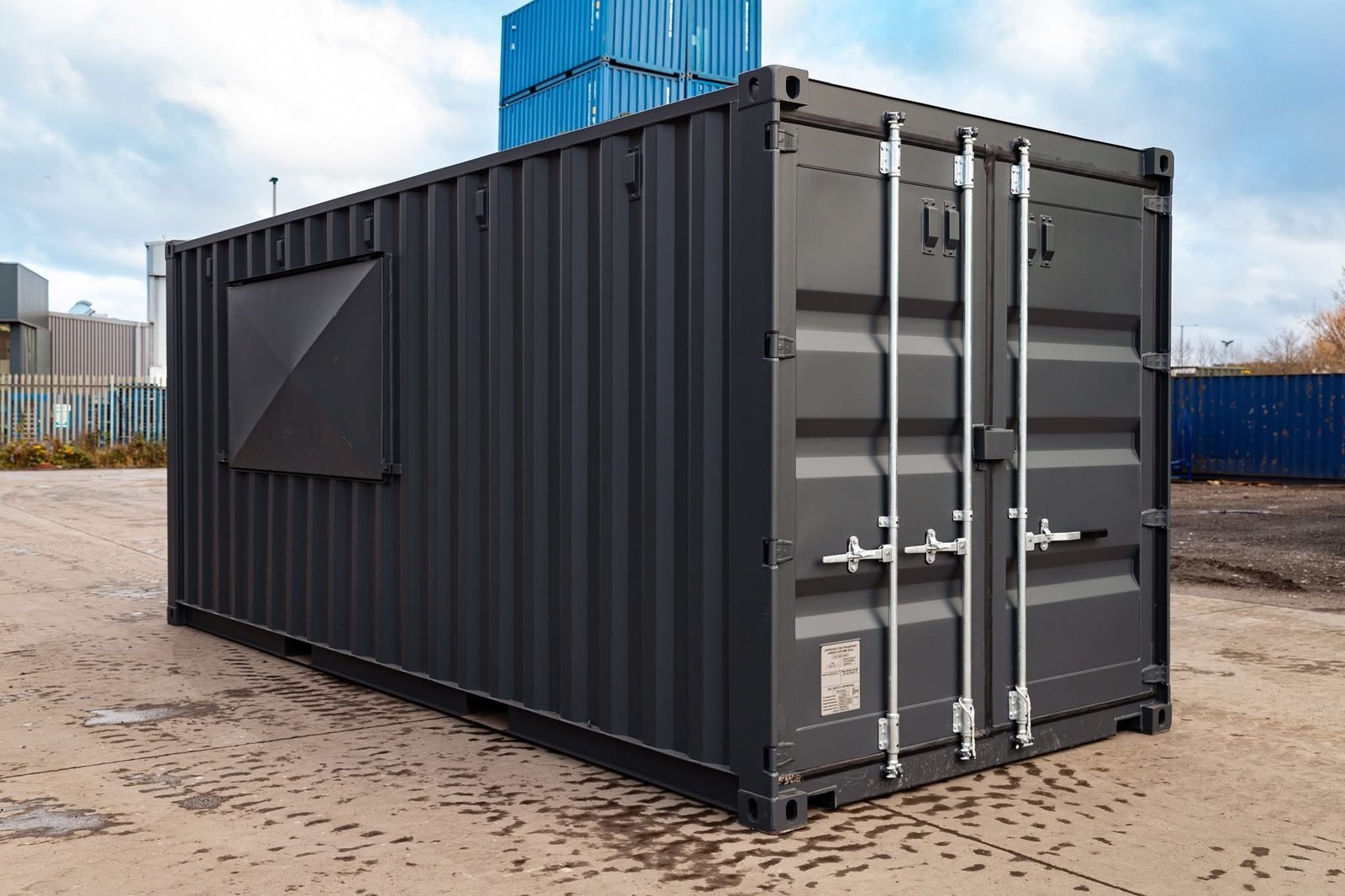 20ft containerkiosk op maat – volledig omgebouwd en klaar voor gebruik - obrazek 4