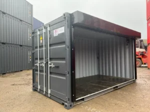 Zeecontainer met elektrisch bedienbare, volledig oprolbare zijopening