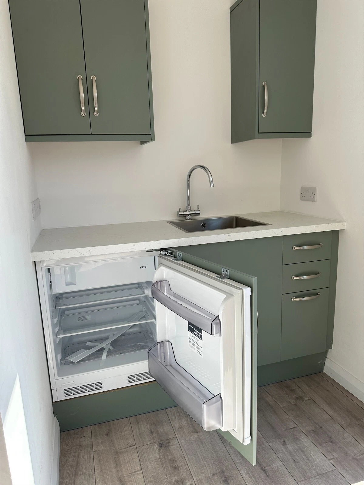 Kantoor van 7,5 x 3 meter met kitchenette/toilet. - الصورة 7