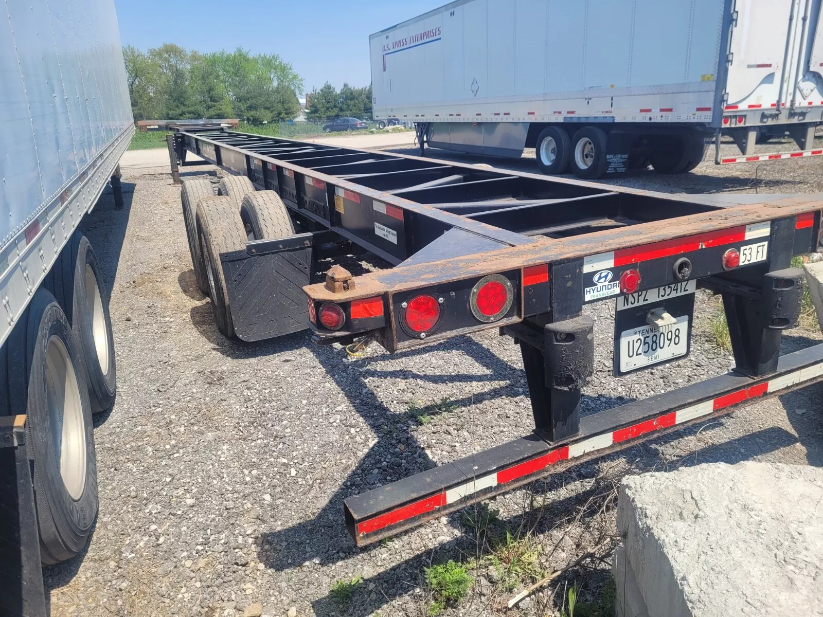 53ft Hyundai zeecontainerchassis – 2011