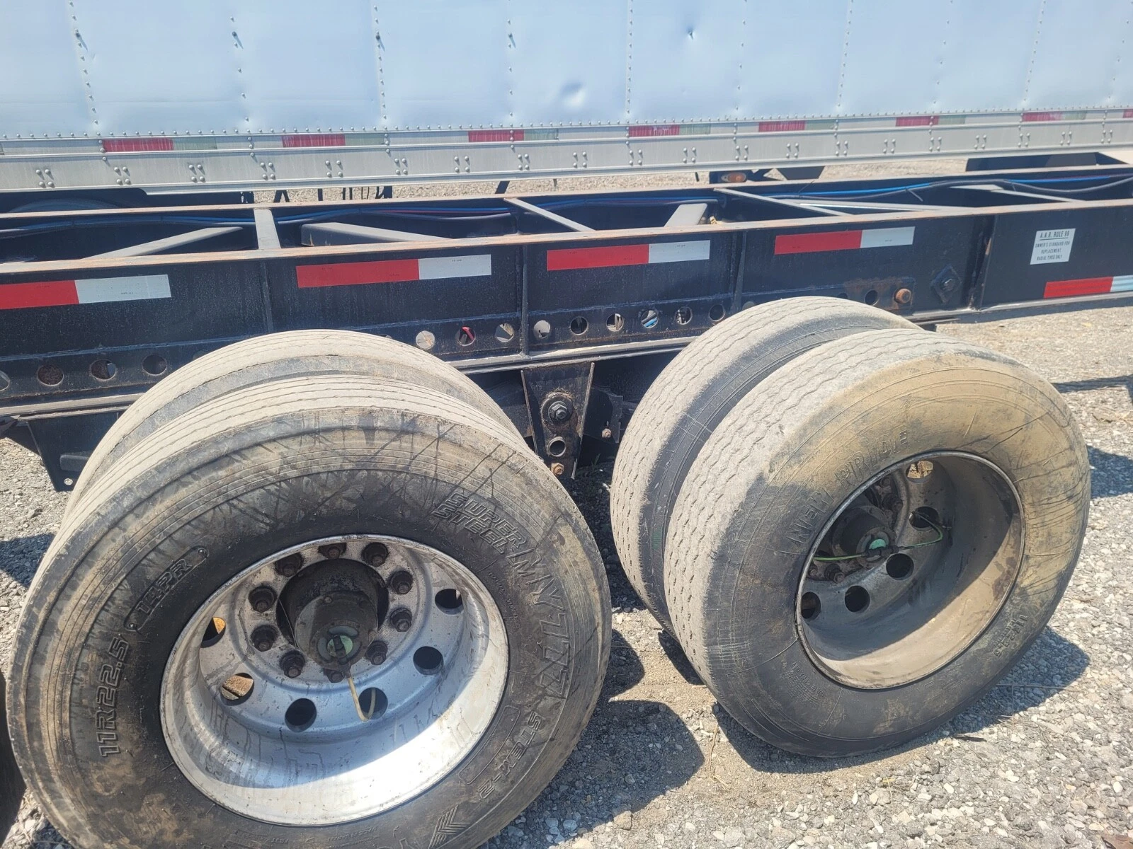 53ft Hyundai zeecontainerchassis – 2011 - obrazek 3