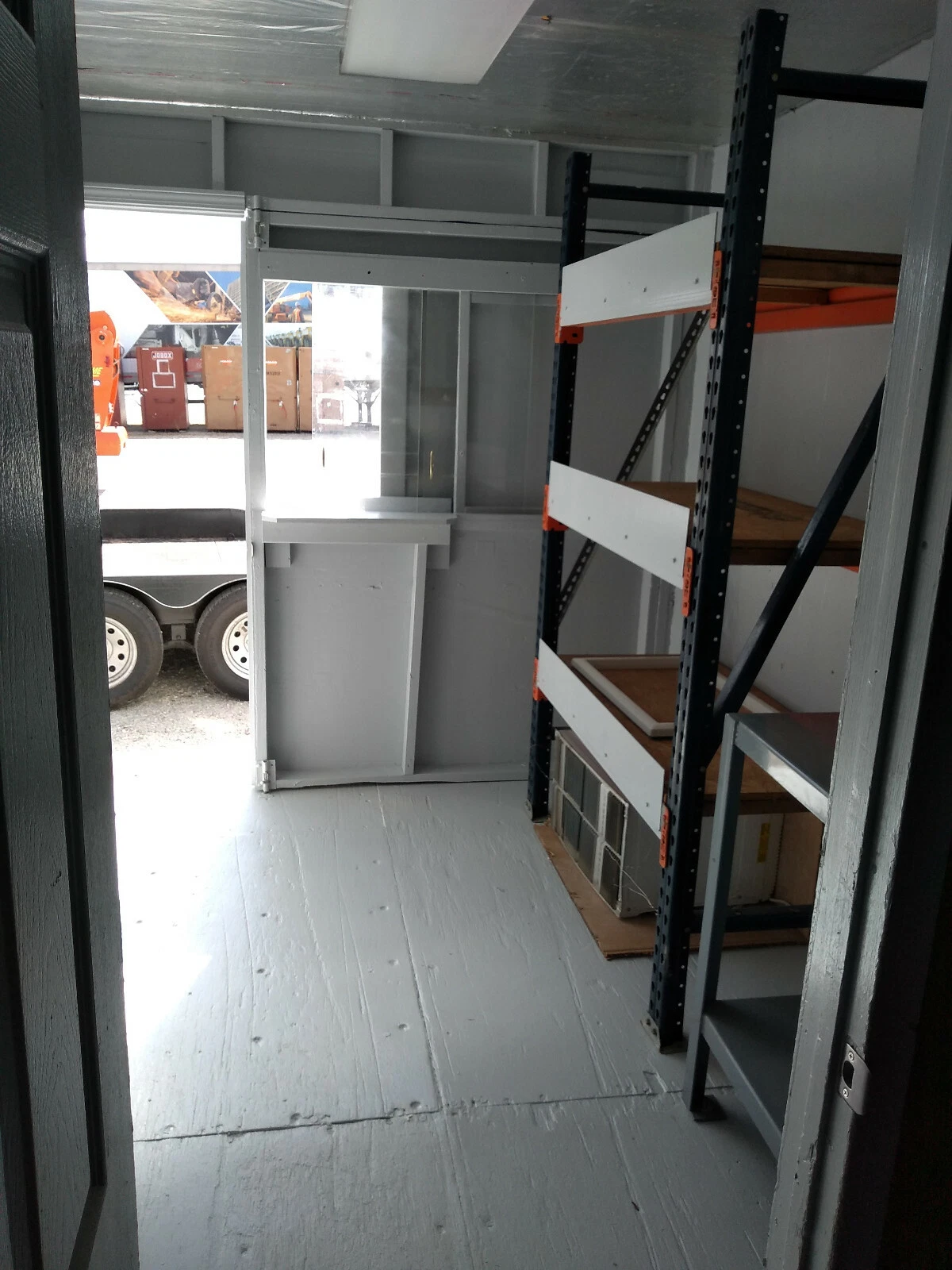 Winkel in een 40ft container - Klimaatgeregelde kantoorruimte + opslagruimte/stellingen voor inventaris – Bild 7