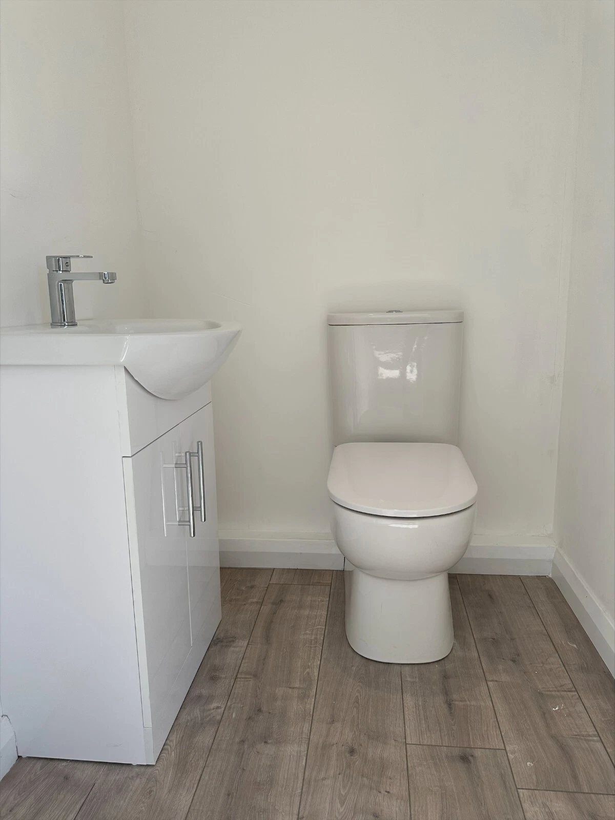 Kantoor van 7,5 x 3 meter met kitchenette/toilet. - الصورة 3